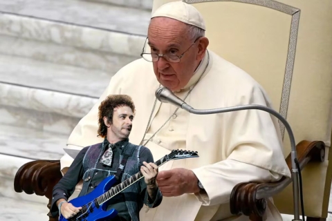 El Papa Francisco y su gesto conmovedor hacia la madre de Gustavo Cerati