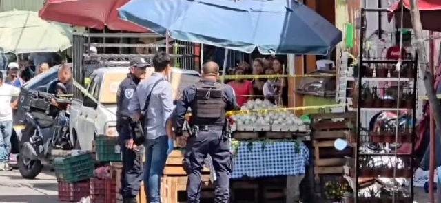 La menor quedó sin vida junto al puesto de su madre.
