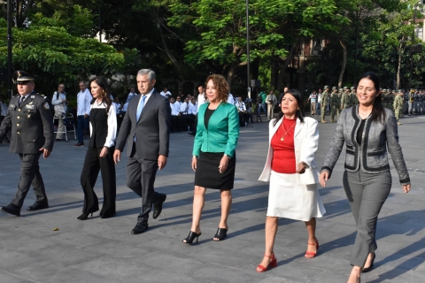 Conmemoran a mujeres de la Revolución en acto cívico de izamiento de bandera