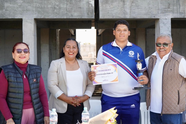 Reconoce diputada Jazm&iacute;n Solano talento de la juventud en Temixco, en el Encuentro Deportivo de Secundarias T&eacute;cnicas Zona 9