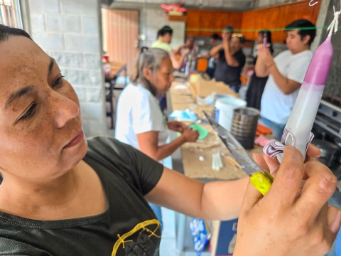 Gobierno municipal de Cuernavaca impulsa la preservaci&oacute;n de tradiciones con taller de cerer&iacute;a en Ocotepec