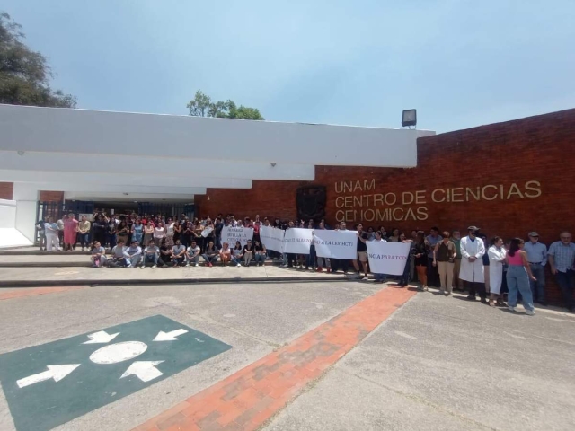 Investigadores del Centro de Ciencias Genómicas de la UNAM, con sede en Morelos, se sumaron al paro nacional para exigir no avance el marco legal autorizado por diputados federales.  