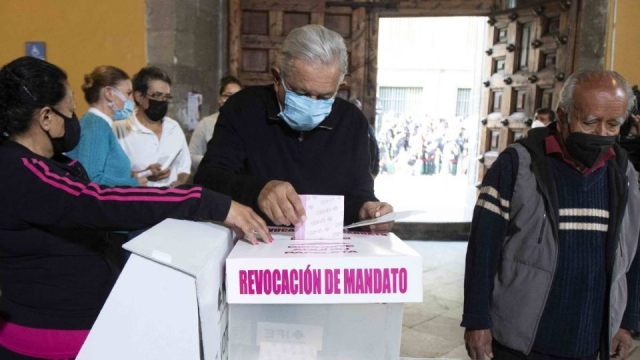 &quot;Amor con amor se paga y no los voy a traicionar&quot;: AMLO agradece participación en Revocación de Mandato