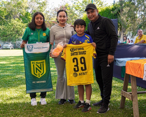 Inaugura Santos Tavarez liga de futbol infantil y juvenil en Emiliano Zapata