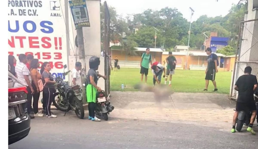 Acribillan a dos individuos en un campo de futbol