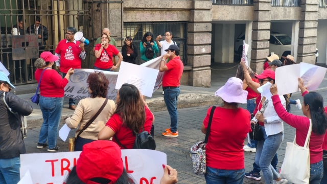 Se manifiestan jubilados del Poder Judicial; demandan incremento en pensiones
