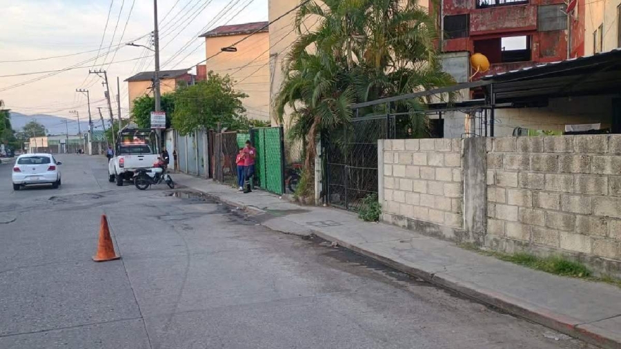 El incendio causó diversos daños materiales.