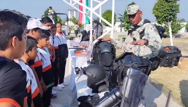 Guardia Nacional abre sus puertas a niñas y niños para visitas guiadas, en Jojutla