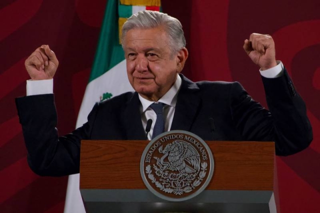 AMLO garantiza el Zócalo libre para la marcha por la defensa del INE