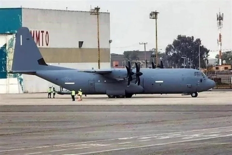 Avi&oacute;n de la Fuerza A&eacute;rea de EU aterriza en el aeropuerto de Toluca