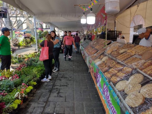 Instalarse en la plaza de armas ha permitido a algunos productores superar las bajas ventas. 