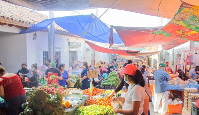 Repuntan las ventas en el tianguis de los martes de Tetecala