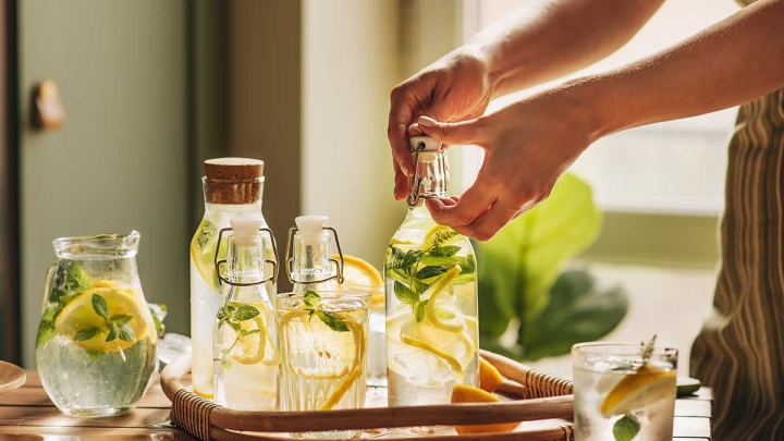 Refréscate y protégete del calor con estos 3 sueros caseros