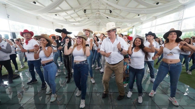 VIDEO: Ebrard saca los pasos prohibidos en su visita a Naucalpan con Caballo Dorado