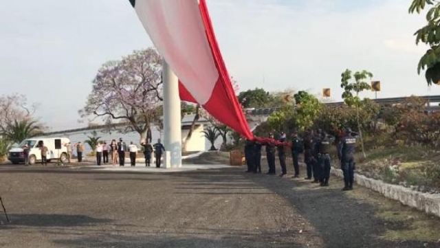 Autoridades municipales encabezaron el acto. 