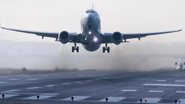 Estados Unidos reducirá vuelos en 40 aeropuertos por cierre federal