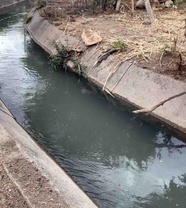 El agua que actualmente corre por el canal no es apta para la actividad piscícola.