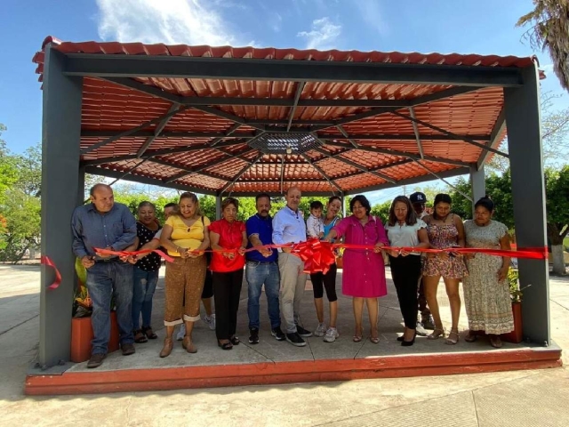   Vecinos de la colonia Plan de Ayala y autoridades municipales inauguraron la obra.