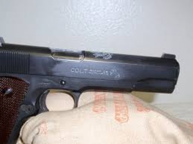 Lo arrestaron por llevar una pistola .38