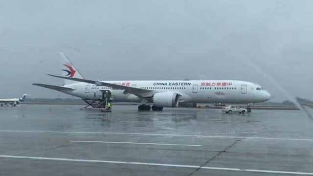Boeing 737 con 133 pasajeros se estrella en el sur de China