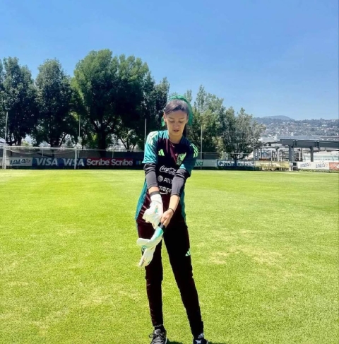 Libni Carmona pertenece al América Femenil Sub-19, donde disputó tres juegos en el Clausura 2025 y nueve encuentros en el Apertura 2024.