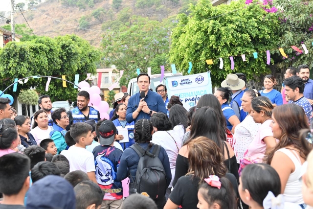 Lleva Daniel Mart&iacute;nez Terrazas alegr&iacute;a a colonias por el D&iacute;a del Ni&ntilde;o