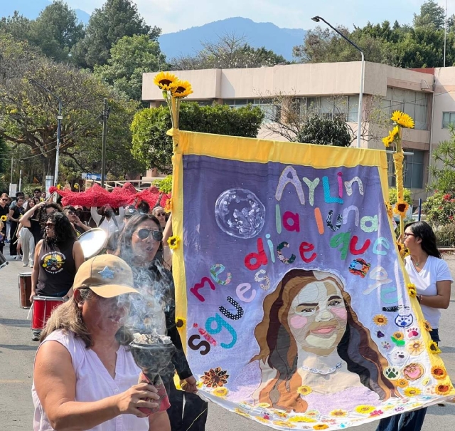 Este viernes, alumnos marcharon en el campus Chamilpa en recuerdo de Aylin, estudiante v&iacute;ctima de feminicidio.