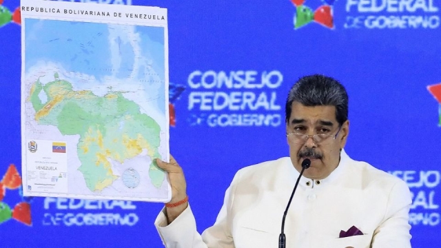 Maduro otorga licencias petroleras en región en disputa con Guyana