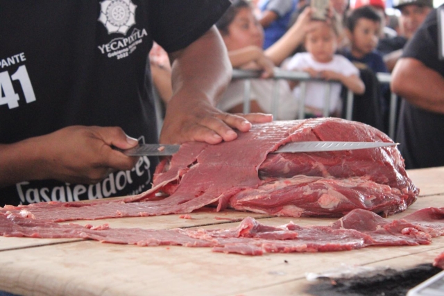 Se realiza el concurso de tasajeadores de cecina en Yecapixtla