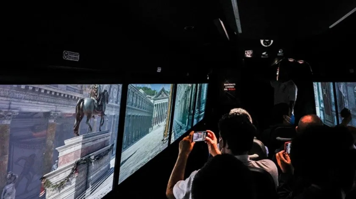 Autobus di realtà virtuale che ti mostra l’antica roma