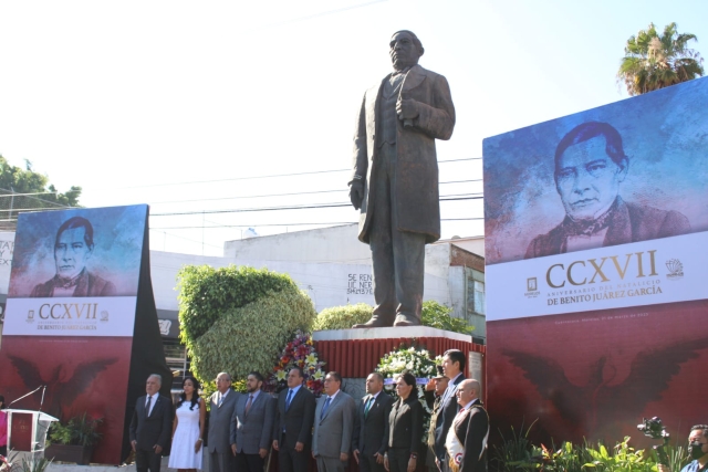 Encabeza gobernador conmemoración del CCXVII aniversario del natalicio de Benito Juárez