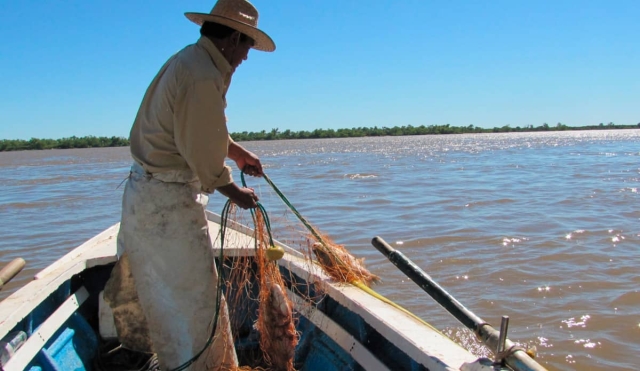 Se quejan pescadores de falta de apoyo oficial