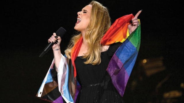 &#039;¿Eres estúpido?&#039;: Adele arremete contra fan homofóbico en concierto