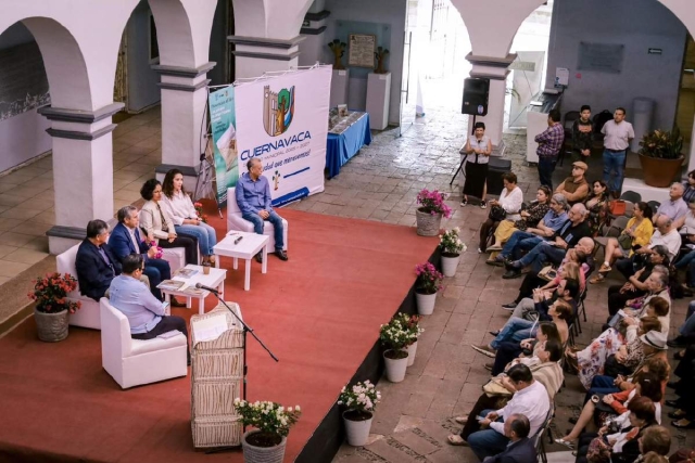 En el Museo de la Ciudad de Cuernavaca (MuCiC), el alcalde Jos&eacute; Luis Uri&oacute;stegui reconoci&oacute; la obra del pintor paisajista en el marco de la presentaci&oacute;n del libro y de la clausura de la exposici&oacute;n &ldquo;Jorge C&aacute;zares Campos: Viv&iacute; en el Para&iacute;so&rdquo;.