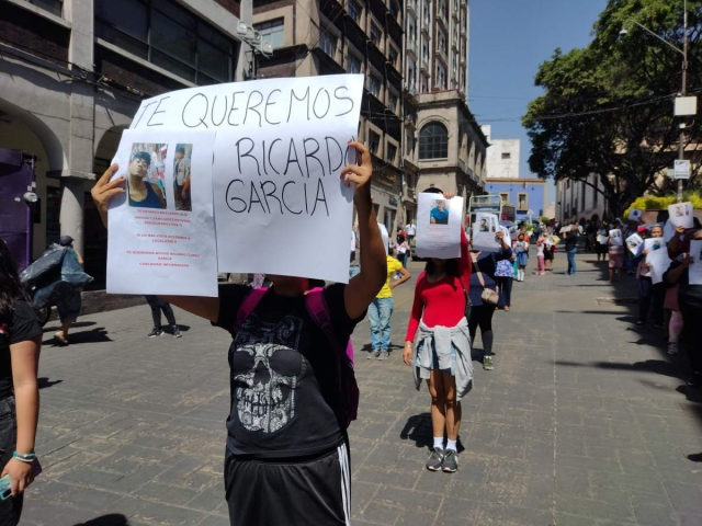 Colonos de los Patios de la Estación se manifestaron en calles del Centro de Cuernavaca. 