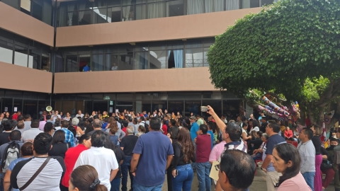 Se manifiestan trabajadores sindicalizados del IEBEM