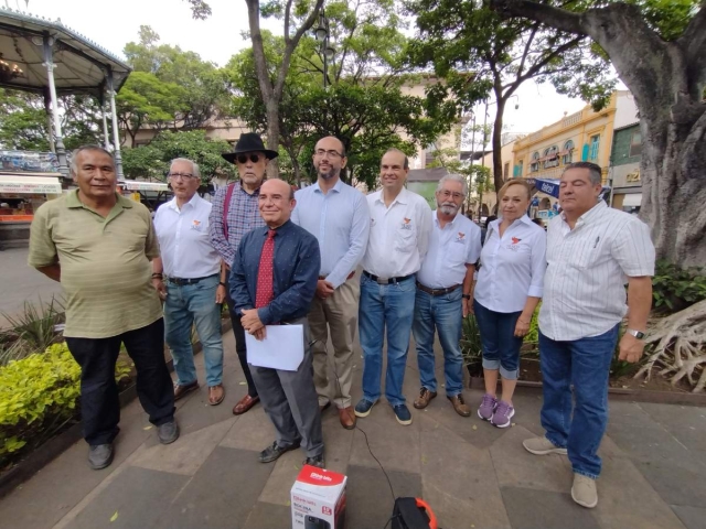 Representantes de diversas organizaciones se sumaron a las observaciones a los libros de texto que distribuye la SEP. 