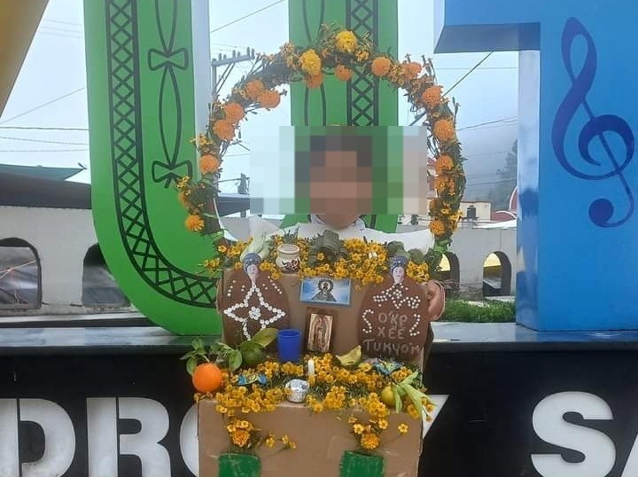 Un dulce homenaje: Niña se disfraza de ofrenda para celebrar el Día de Muertos