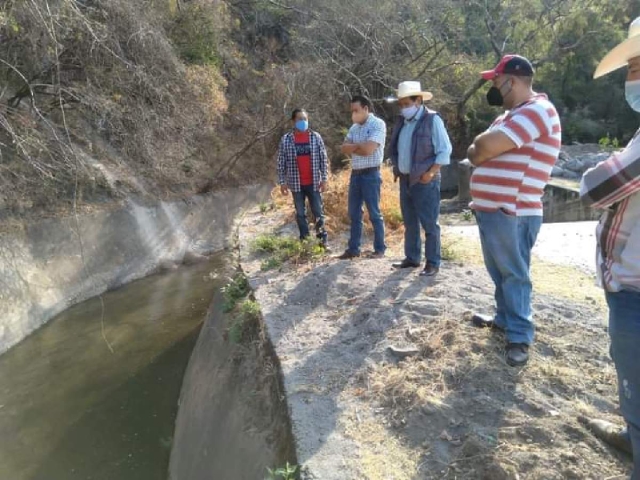 Representantes de diversos sectores recorrieron el canal para detectar los puntos críticos.