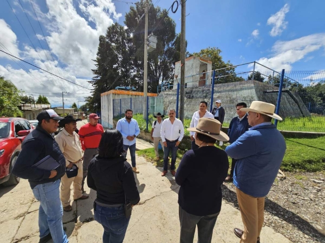 Autoridades estatales y del municipio indígena supervisaron los trabajos.