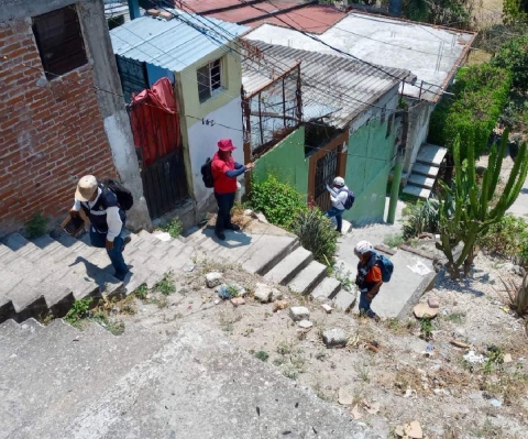 Personal de Protección Civil comenzó las notificaciones a las familias que habitan zonas de riesgo.