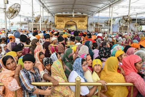 Tragedia en templo hindú: estampida deja seis muertos y más de 50 heridos