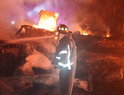 Se incendia camión en carretera federal México-Cuernavaca