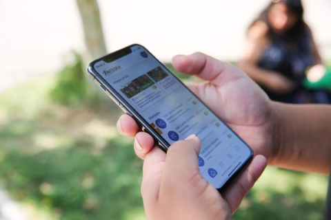 Emiten lineamientos para regular uso de celulares en escuelas