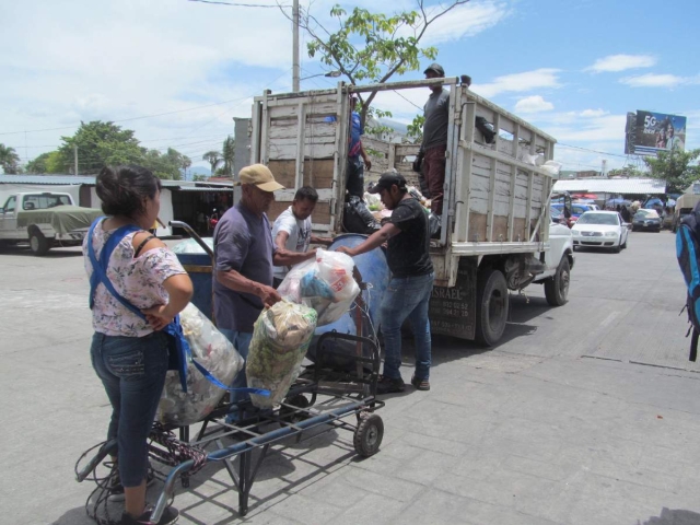  Los vehículos con los que cuenta el municipio de Zacatepec no son suficientes para satisfacer la demanda de recolección en la localidad, reconoció el director de Servicios Públicos.