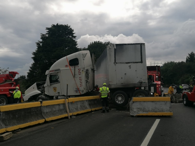 Accidente de tráiler en la autopista México-Cuernavaca