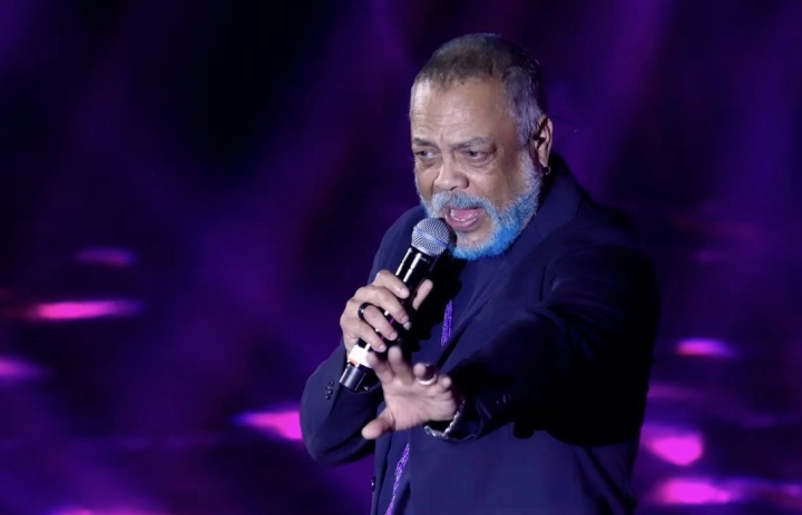 El cantautor Francisco Céspedes arremete contra AMLO