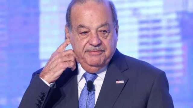 Carlos Slim propone eliminar tesis y examen profesional como requisito para titulación