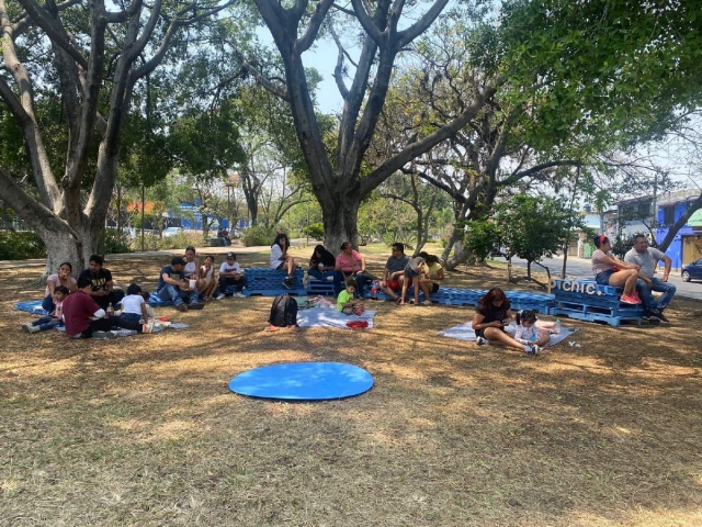 Picnic. Pabellón diseñado por WIDOARQUITECTOS instalado en el parque lineal de CIVAC.