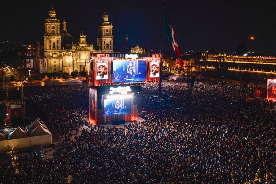 El Zócalo capitalino revive la magia de Juan Gabriel con una noche de nostalgia y celebración